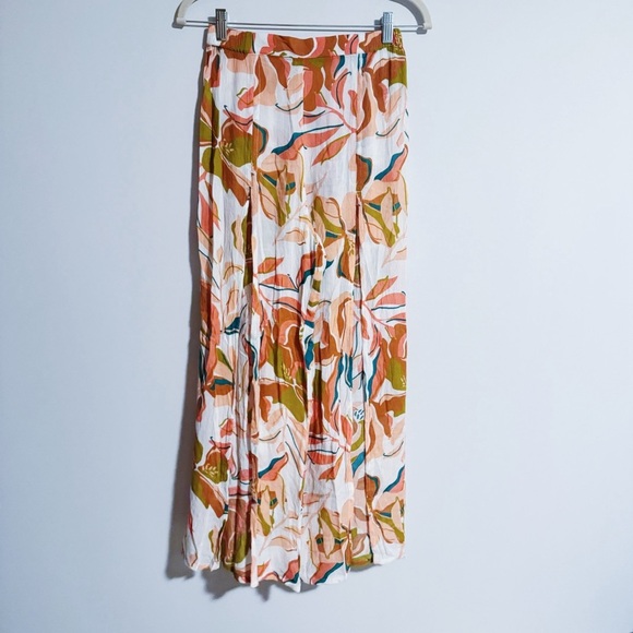 Roxy - Floral Printed Slit Front Pants - Picture 2 of 6